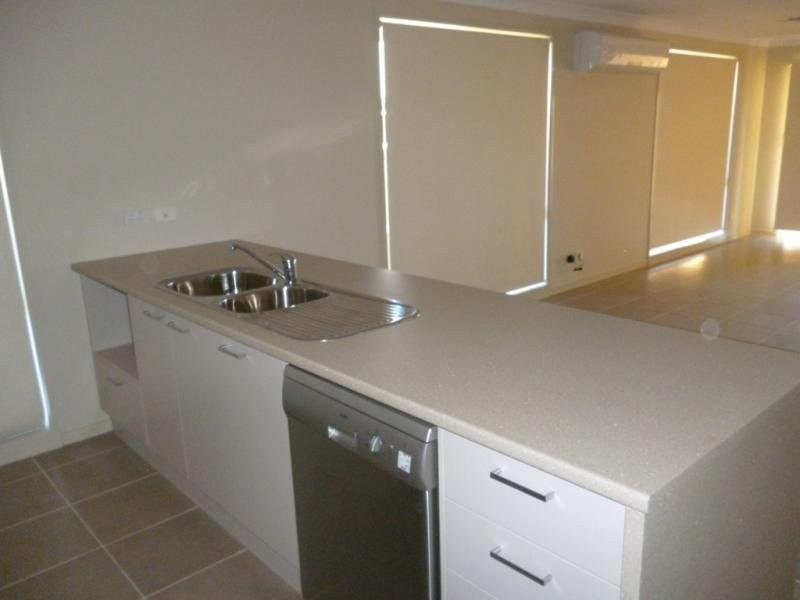 27 Blue View Terrace, Glenmore Park NSW 2745