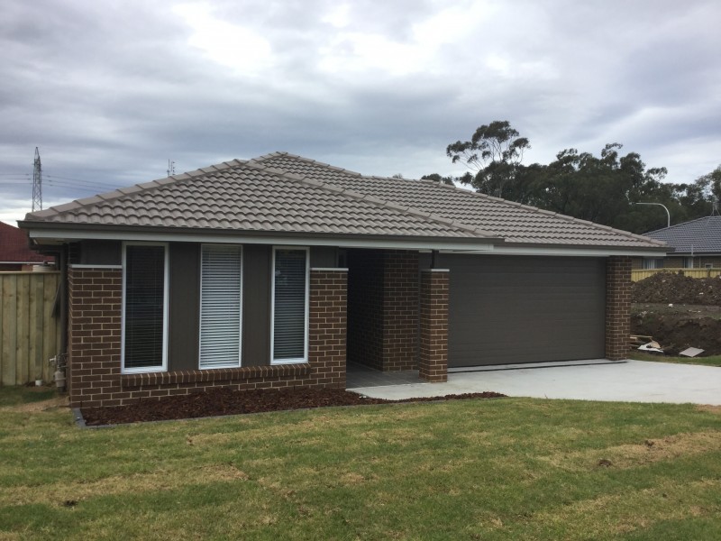 33 Omaroo Place, Horsley NSW 2530