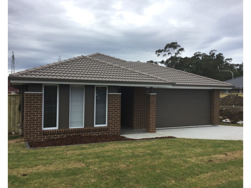 33 Omaroo Place, Horsley NSW 2530