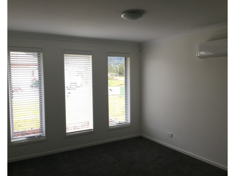 33 Omaroo Place, Horsley NSW 2530