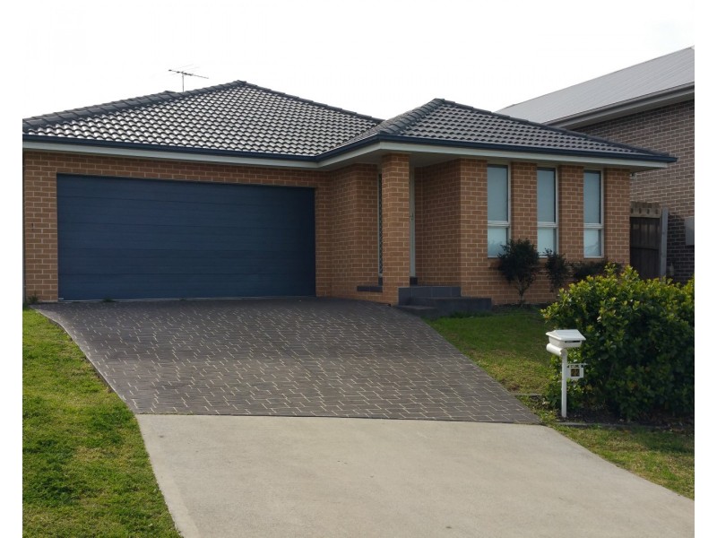 22 Young Circuit, Elderslie NSW 2570