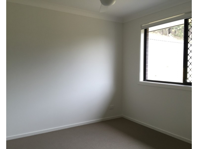 52 Floresta Crescent, Cameron Park NSW 2285