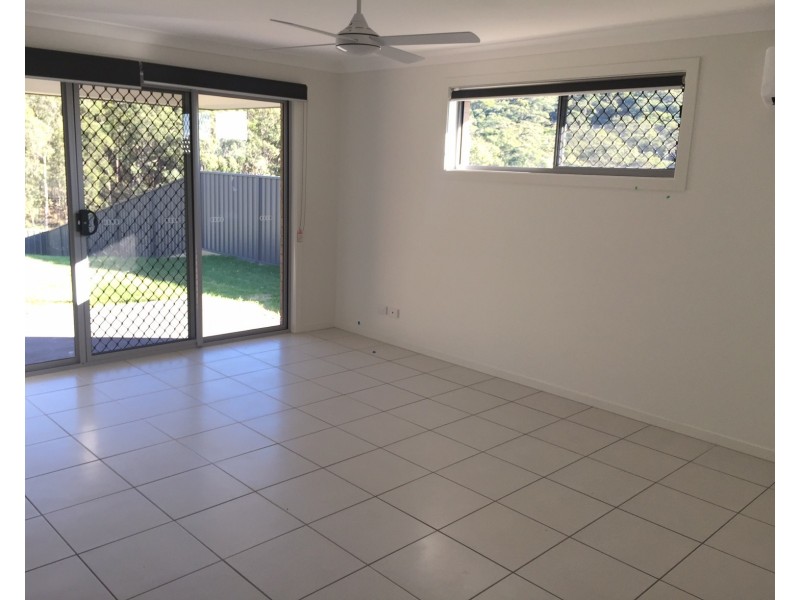42 Floresta Crescent, Cameron Park NSW 2285