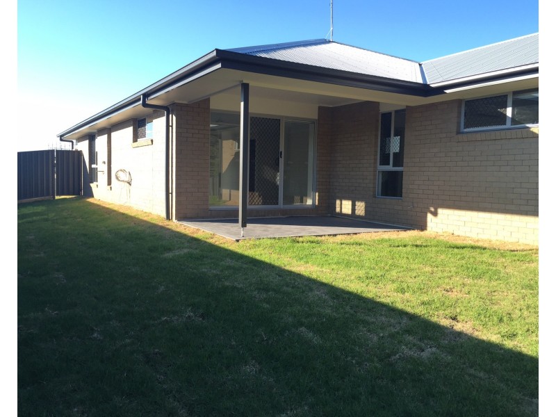 42 Floresta Crescent, Cameron Park NSW 2285