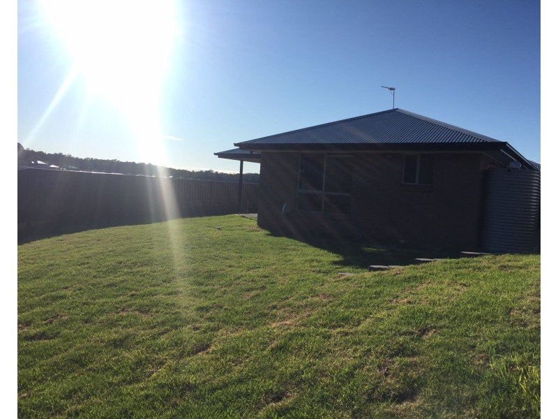 42 Floresta Crescent, Cameron Park NSW 2285