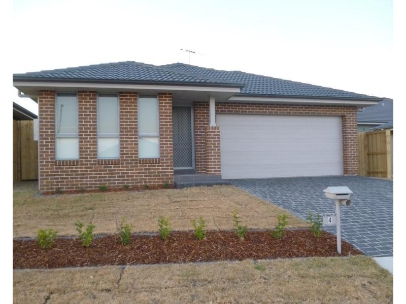 4 Asimus Circuit, Elderslie NSW 2570