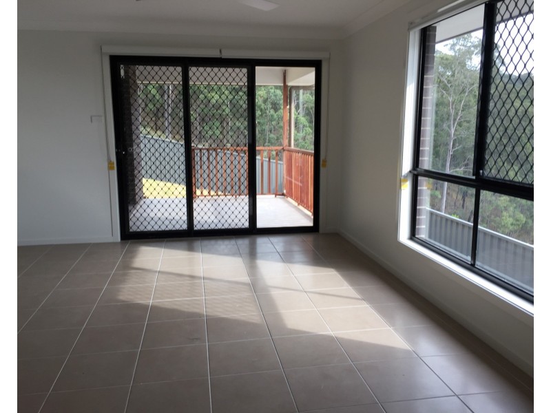 52 Floresta Crescent, Cameron Park NSW 2285