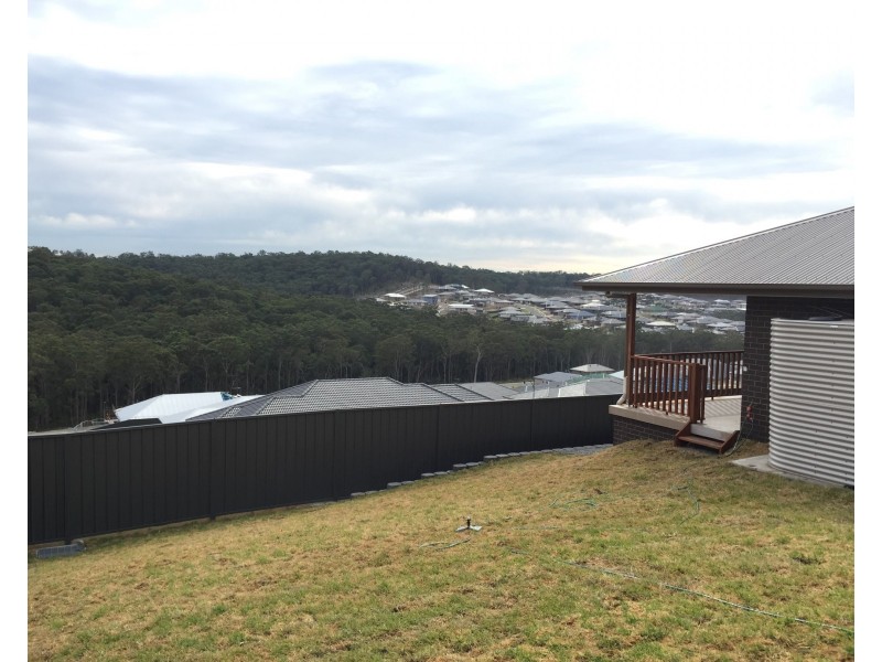 52 Floresta Crescent, Cameron Park NSW 2285