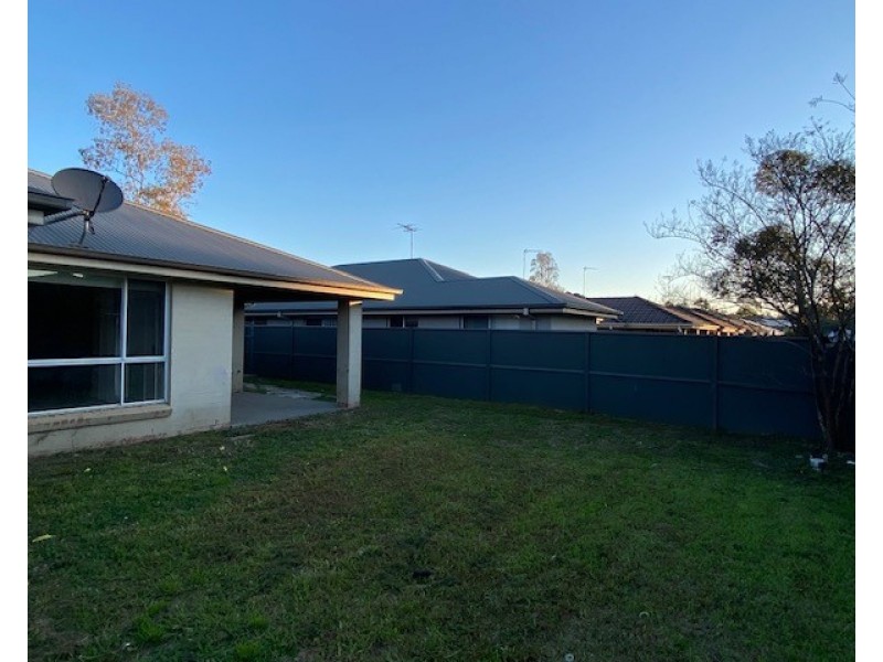 8 Marshall Avenue, Ropes Crossing NSW 2760