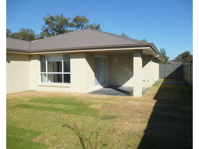 8 Marshall Avenue, Ropes Crossing NSW 2760