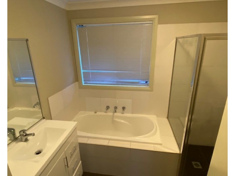 8 Marshall Avenue, Ropes Crossing NSW 2760