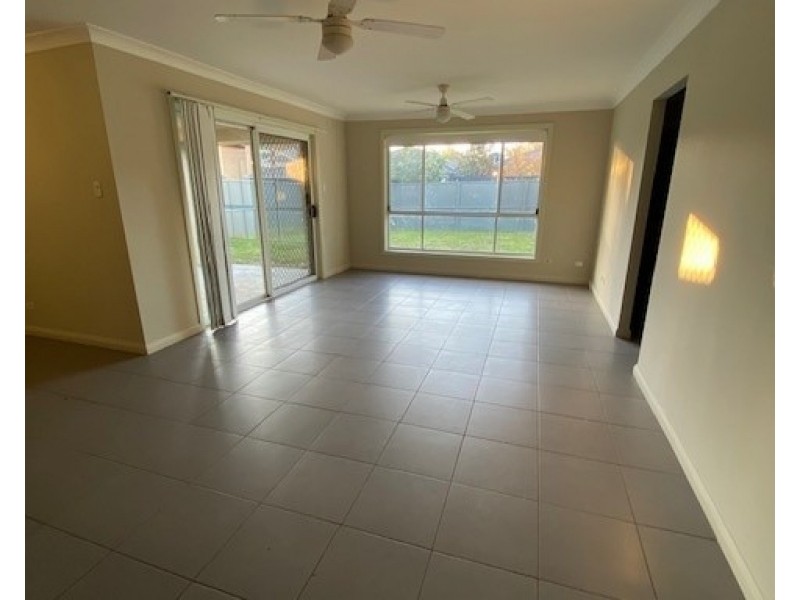 8 Marshall Avenue, Ropes Crossing NSW 2760