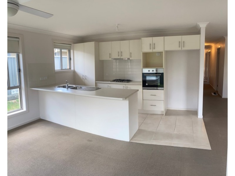 1 Blue View Terrace, Glenmore Park NSW 2745