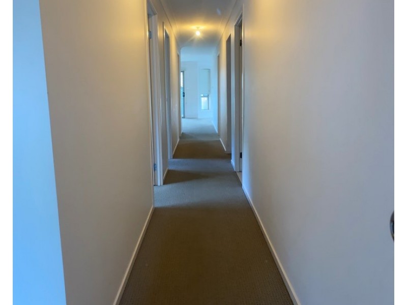 1 Blue View Terrace, Glenmore Park NSW 2745