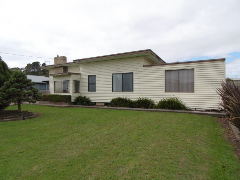 13 Emmett Street, Smithton TAS 7330