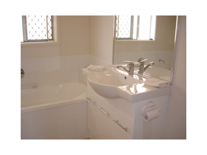 5 KRAATZ AVENUE, Loganlea QLD 4131