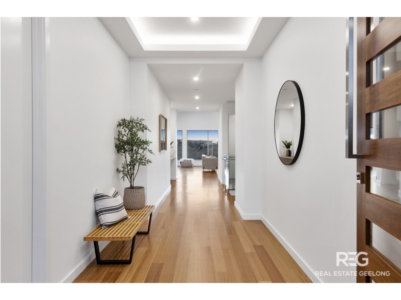 37 STONELEIGH CRESCENT, Highton VIC 3216