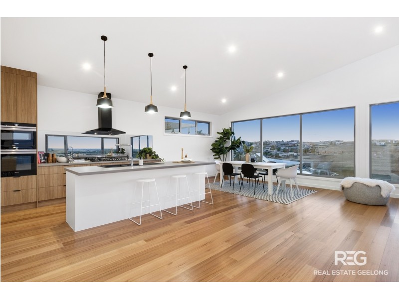 37 STONELEIGH CRESCENT, Highton VIC 3216