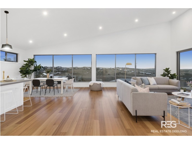 37 STONELEIGH CRESCENT, Highton VIC 3216