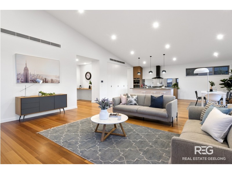 37 STONELEIGH CRESCENT, Highton VIC 3216