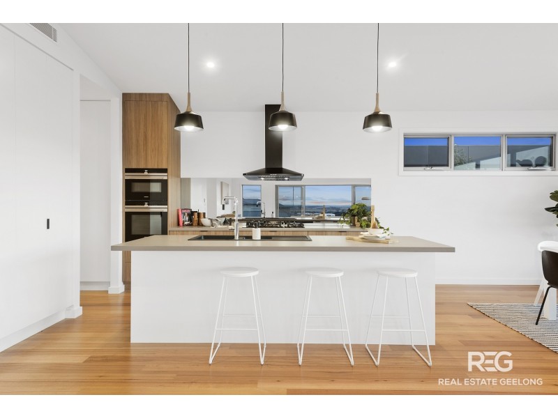 37 STONELEIGH CRESCENT, Highton VIC 3216