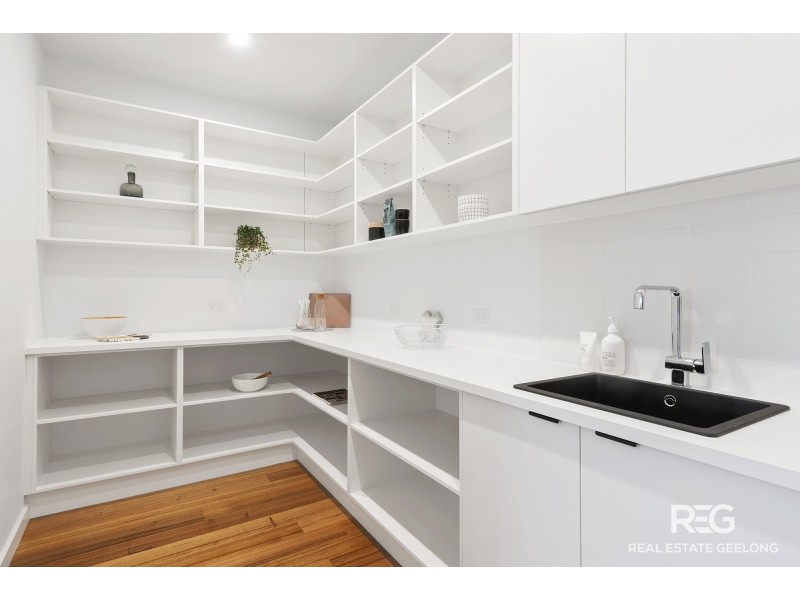 37 STONELEIGH CRESCENT, Highton VIC 3216