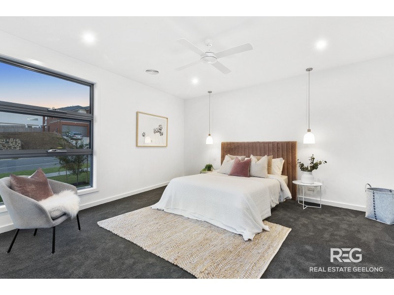 37 STONELEIGH CRESCENT, Highton VIC 3216