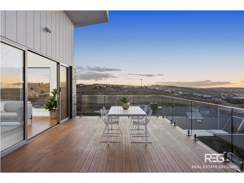 37 STONELEIGH CRESCENT, Highton VIC 3216