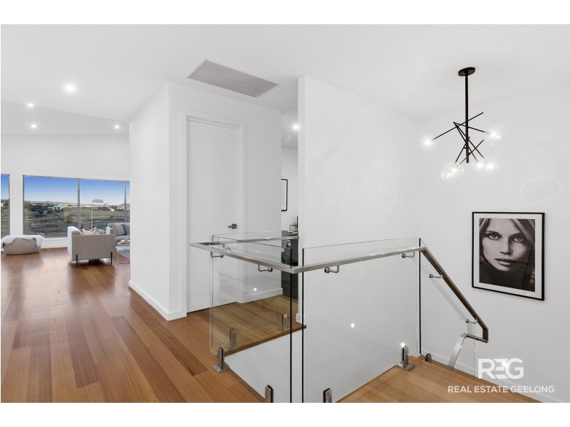 37 STONELEIGH CRESCENT, Highton VIC 3216