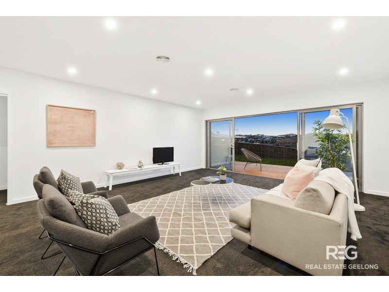 37 STONELEIGH CRESCENT, Highton VIC 3216