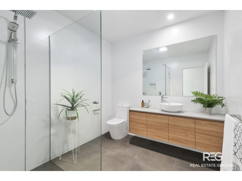 37 STONELEIGH CRESCENT, Highton VIC 3216