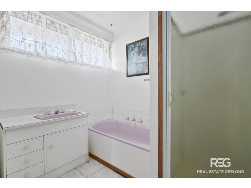 1 CARNARVON DRIVE, Grovedale VIC 3216