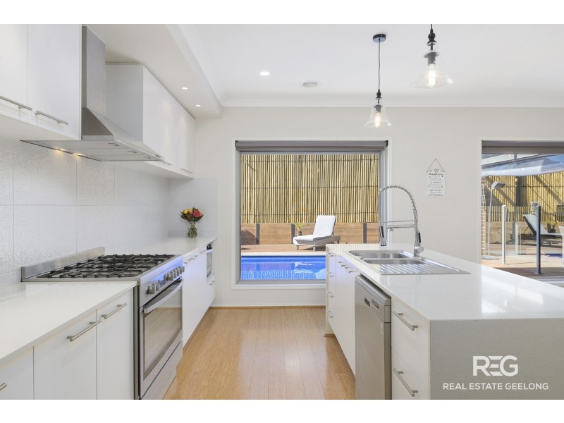 2 HEADLAND DRIVE, Leopold VIC 3224