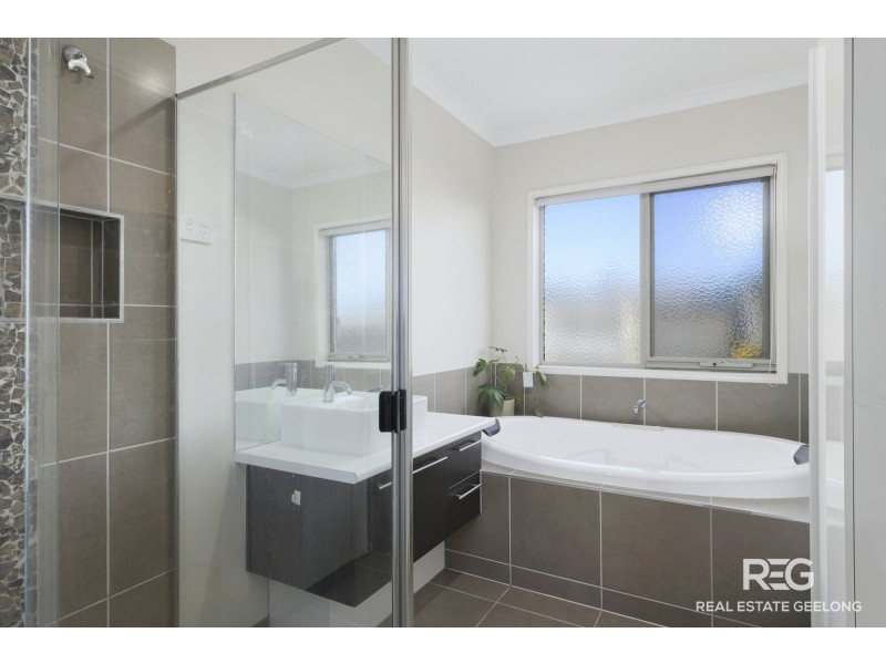 2 HEADLAND DRIVE, Leopold VIC 3224