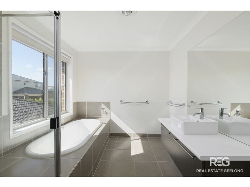 2 HEADLAND DRIVE, Leopold VIC 3224