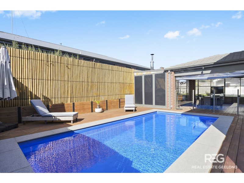 2 HEADLAND DRIVE, Leopold VIC 3224