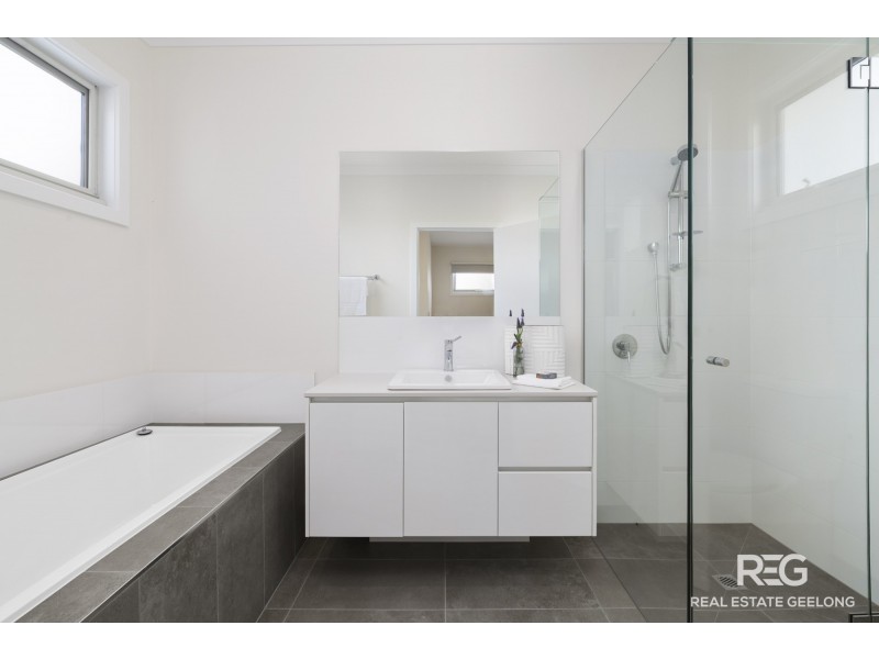 10 MCKEOWN LANE, Belmont VIC 3216