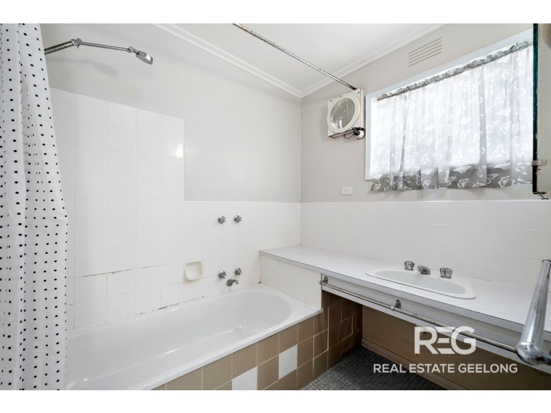 2/3 MATLOCK STREET, Herne Hill VIC 3218