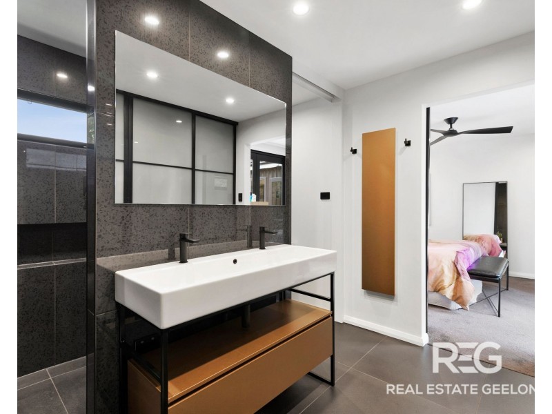 2 MERINO COURT, Highton VIC 3216