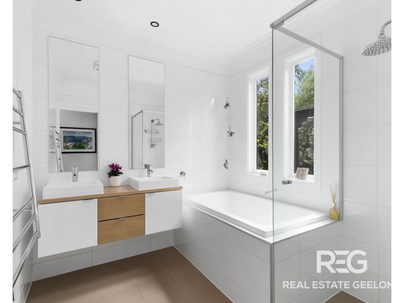 2 MERINO COURT, Highton VIC 3216