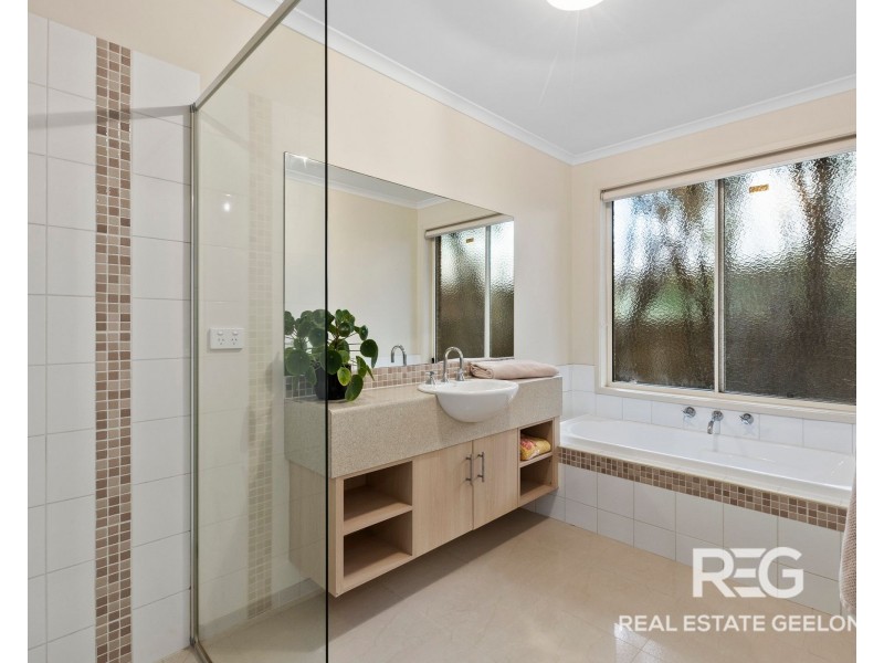 17 Lein Court, Highton VIC 3216