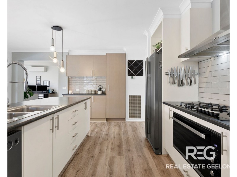 52 Pearl Bay Passage, St Leonards VIC 3223