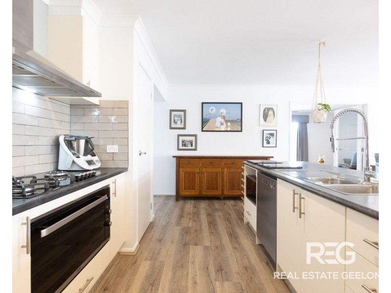 52 Pearl Bay Passage, St Leonards VIC 3223