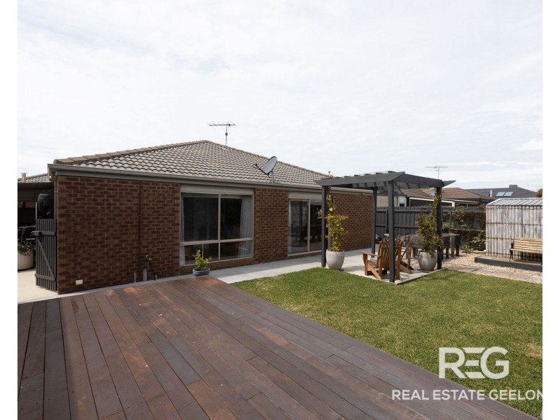 52 Pearl Bay Passage, St Leonards VIC 3223
