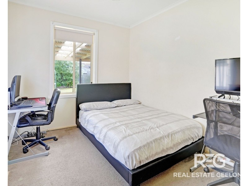 8 Higgins Court, Breakwater VIC 3219
