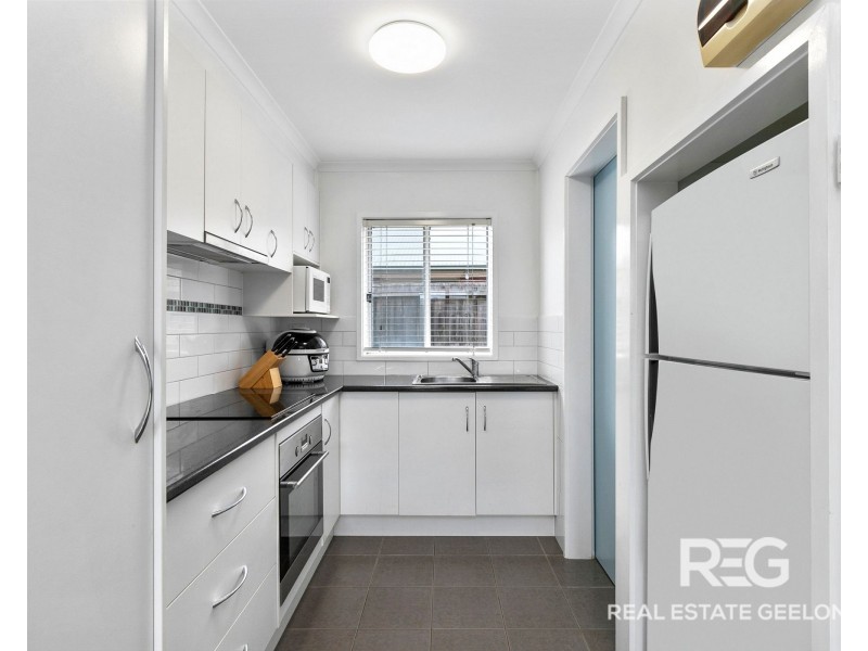 2/42 Dudley Parade, St Leonards VIC 3223