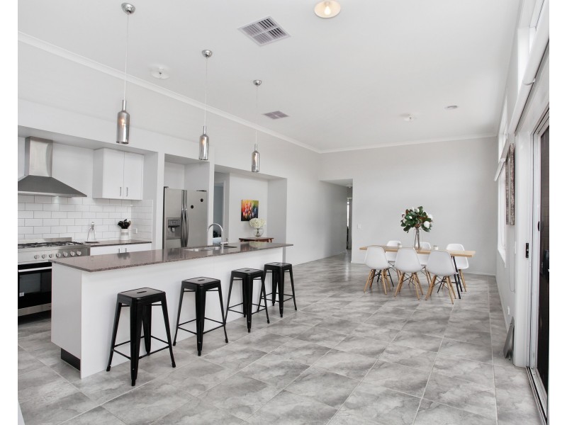 5 MUMM STREET, Waurn Ponds VIC 3216