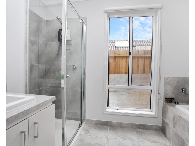 5 MUMM STREET, Waurn Ponds VIC 3216