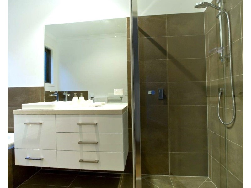 4/15 Bourbon Way, Waurn Ponds VIC 3216