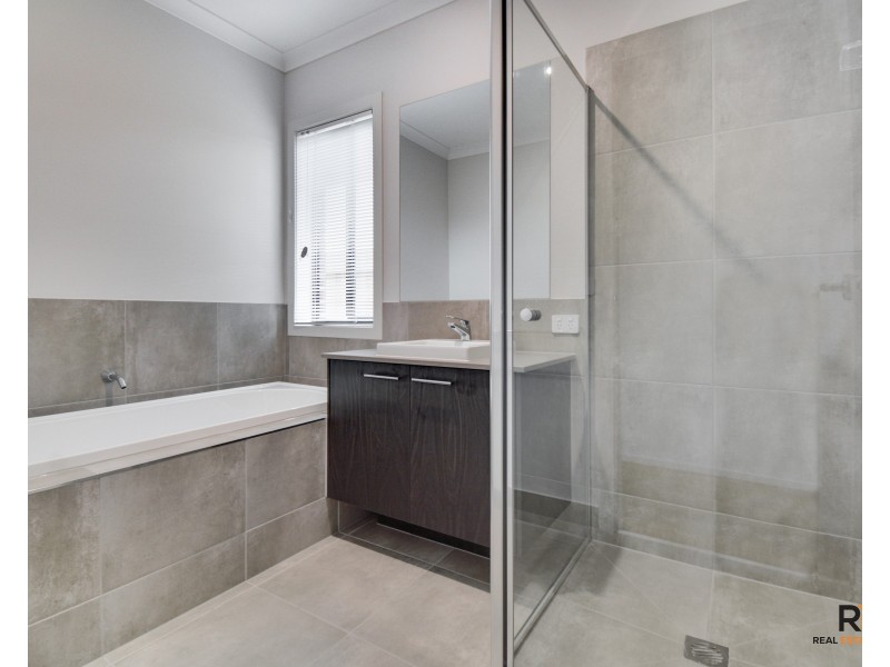 50 Forrest Green Drive, Mount Duneed VIC 3216